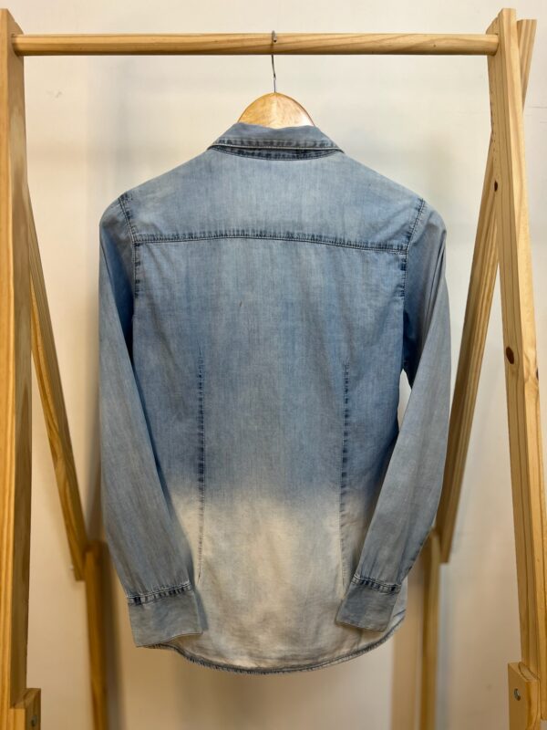 Camisa azul com branco - Imagem 4