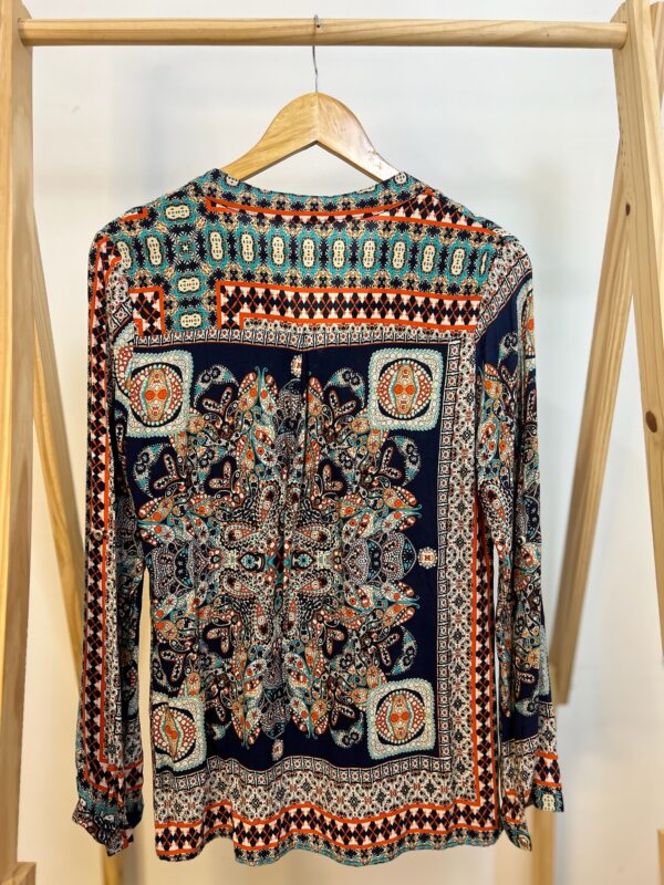 Camisa estampas coloridas - Imagem 8