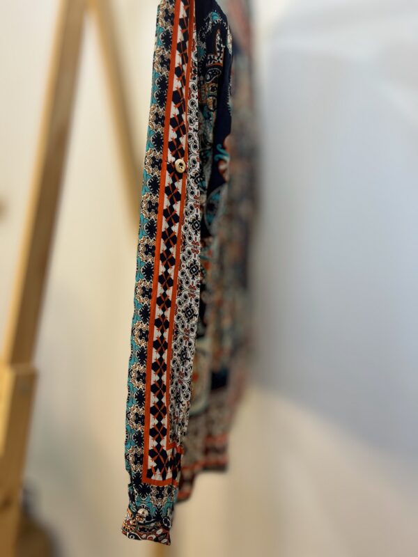 Camisa estampas coloridas - Imagem 7