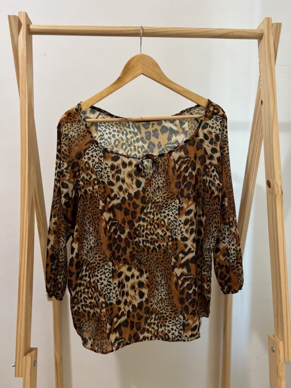 Blusa meia manga animal print - Imagem 3