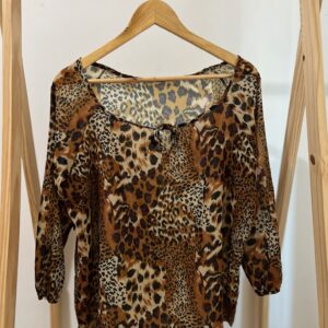 Blusa meia manga animal print