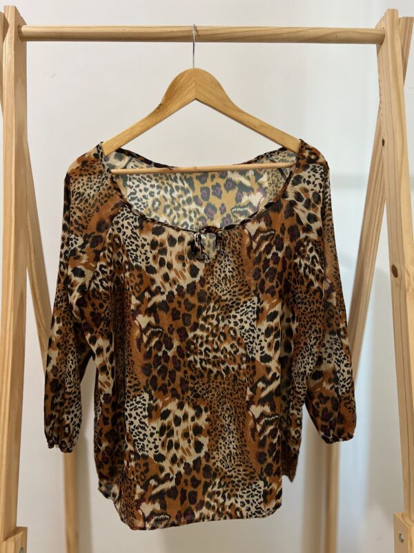 Blusa meia manga animal print