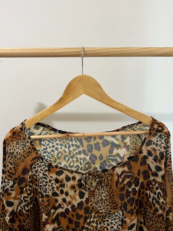 Blusa meia manga animal print - Imagem 2