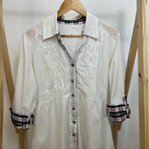 Camisa branca com detalhe Xadrez