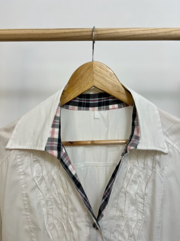 Camisa branca com detalhe Xadrez - Imagem 3