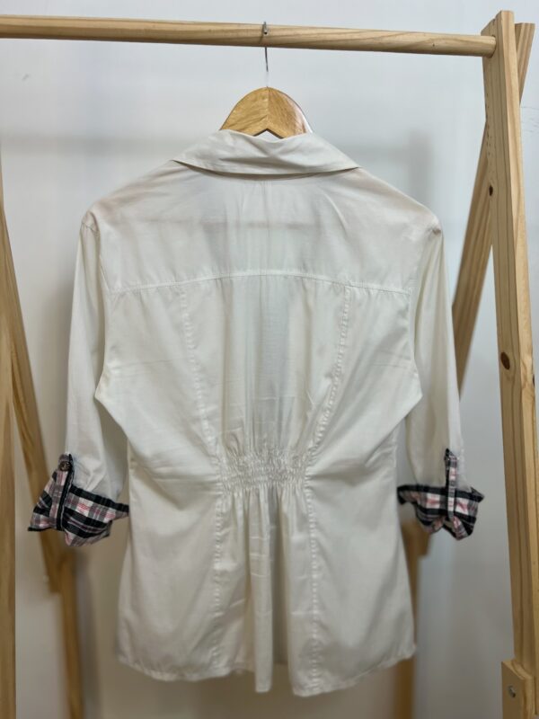 Camisa branca com detalhe Xadrez - Imagem 2