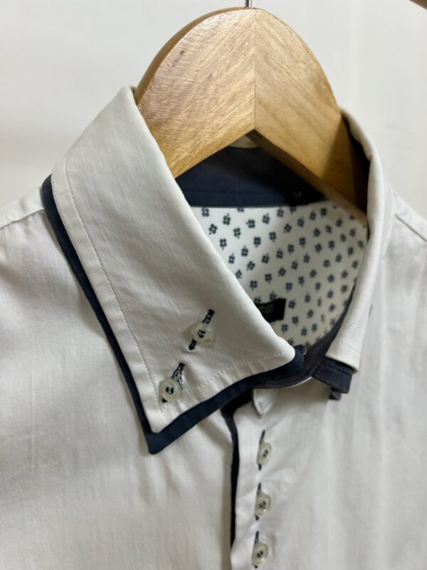 Camisa Xagon Man branca com detalhes azul - Imagem 2