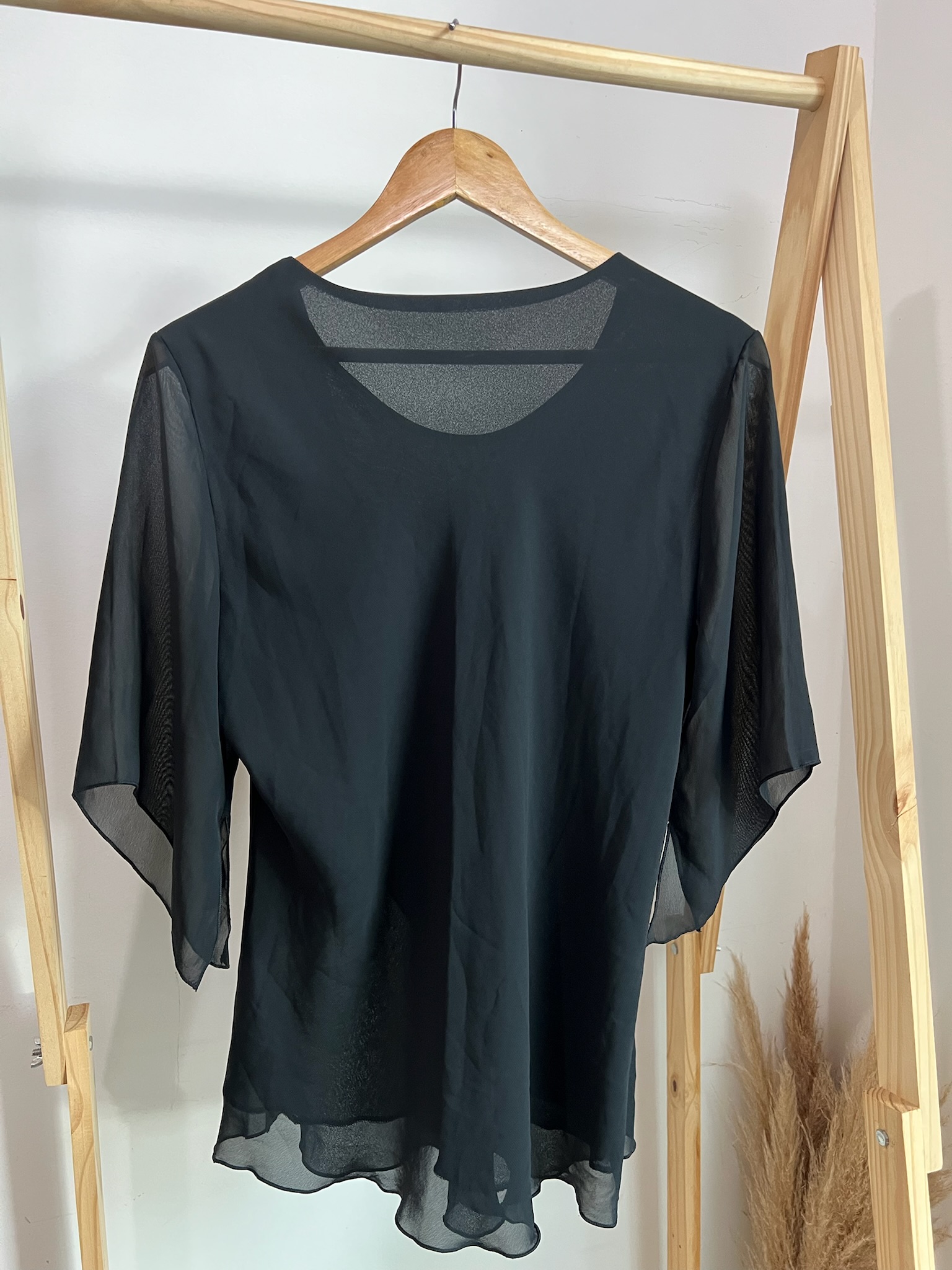 Blusa meia manga preta leve