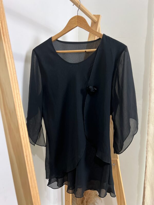 Blusa meia manga preta leve - Imagem 5
