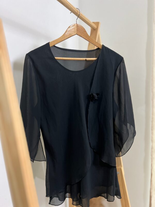 Blusa meia manga preta leve - Imagem 4