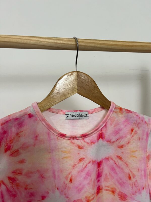 Camiseta rosa estilo Tie-Dye - Imagem 4