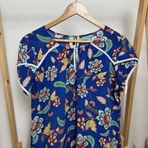 Blusa azul estampada