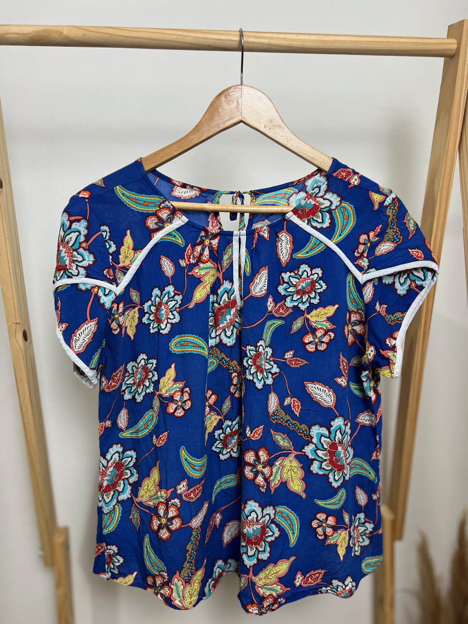 Blusa azul estampada