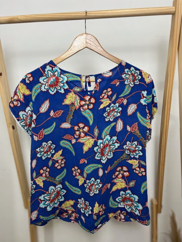 Blusa azul estampada - Imagem 2