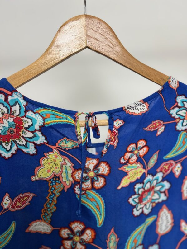 Blusa azul estampada - Imagem 7