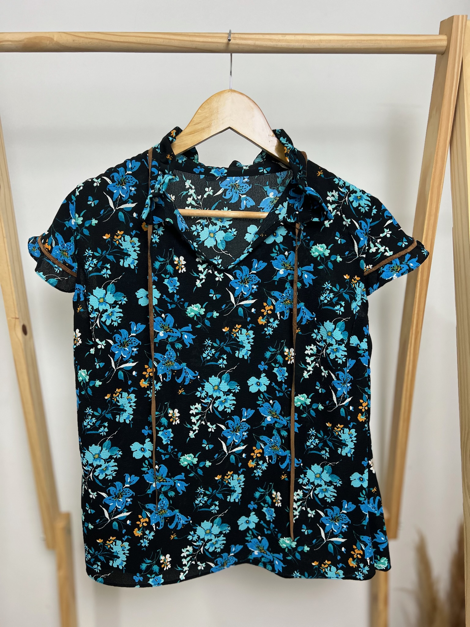 Camiseta floral azul