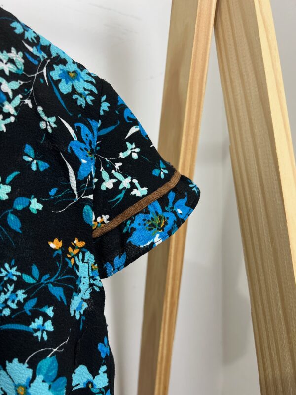 Camiseta floral azul - Imagem 4