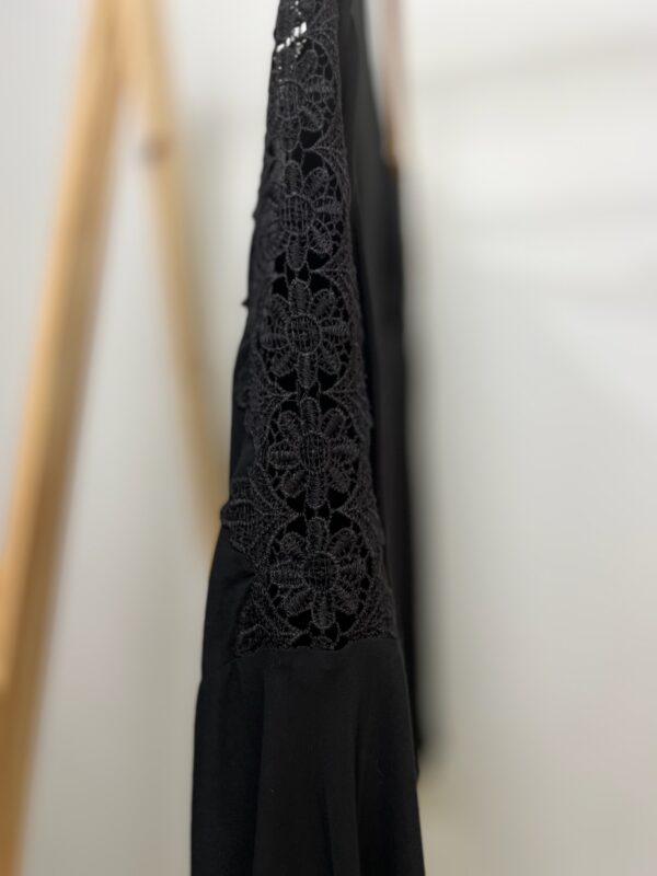 Blusa preta manga longa com detalhes - Imagem 6
