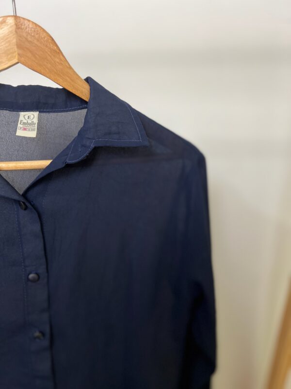 Camisa azul marinho - Imagem 6