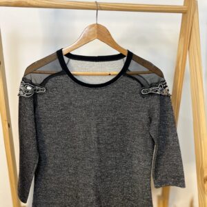 Blusa com pedras e brilho