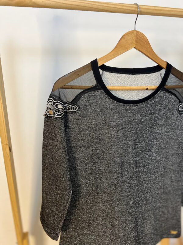 Blusa com pedras e brilho - Imagem 7