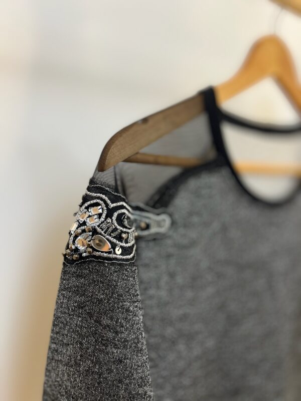 Blusa com pedras e brilho - Imagem 4