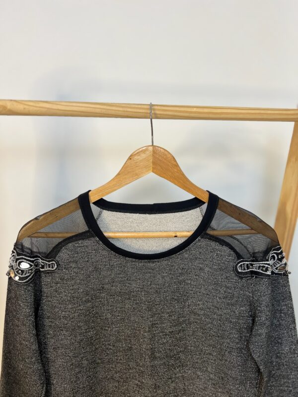 Blusa com pedras e brilho - Imagem 5