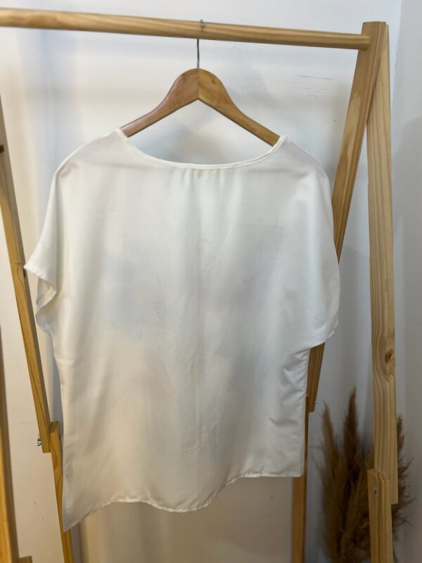 Blusa branca com estampa - Imagem 6