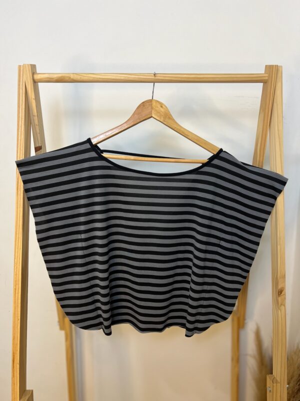 Blusa morcego listrada - Imagem 6