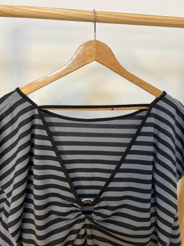 Blusa morcego listrada - Imagem 2